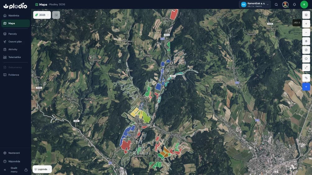 Snímek mapy z app.plodio.cz — parcely obarvené podle plodin